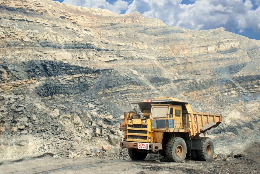 Open-pit mine haul truck, representing the Metallurgical & Mining Bulk division
